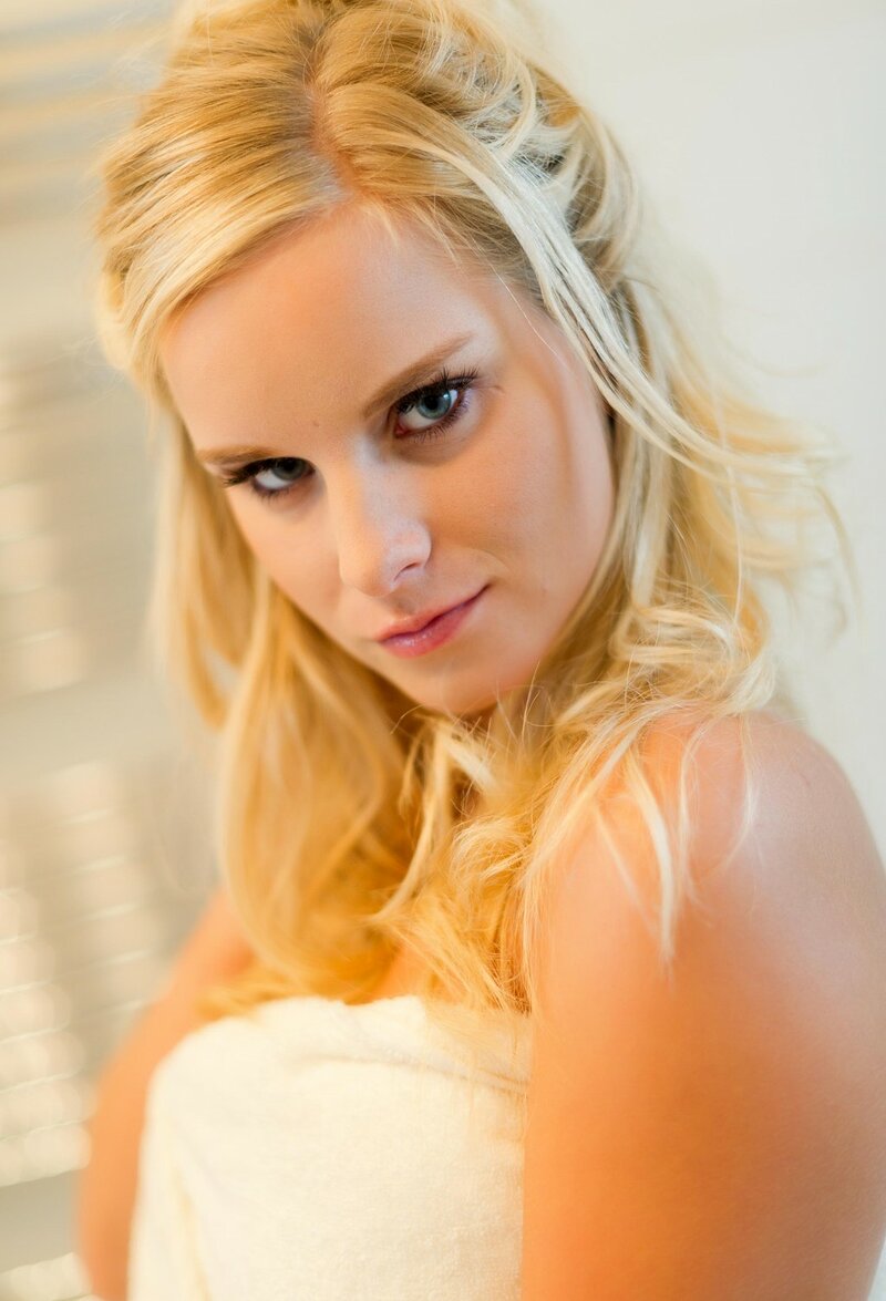 Танюша, 18 лет, 1 размер груди